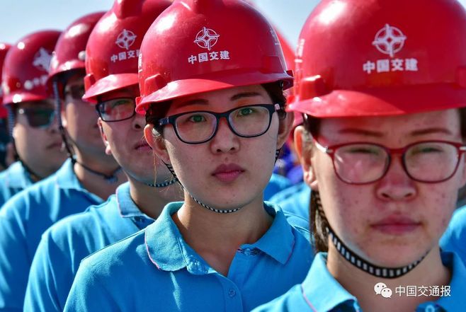 京新高速建设幕后:工人两月不洗澡 出汗只能等晒干