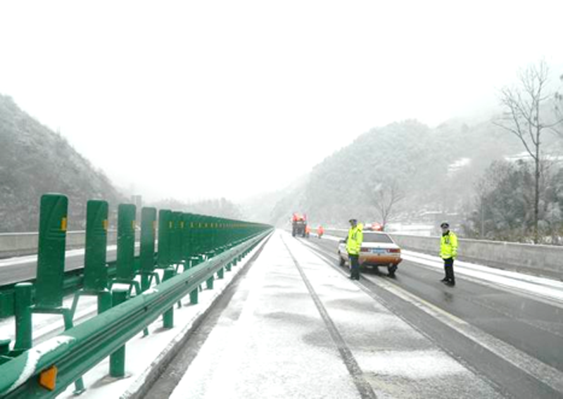 山区高速桥面铺装抗冻路面