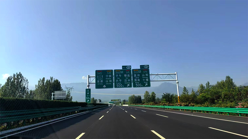曲太高速改扩建项目沥青路面主线全线贯通